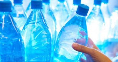 eau en bouteille, eau embouteillée, microplastique dans l'eau