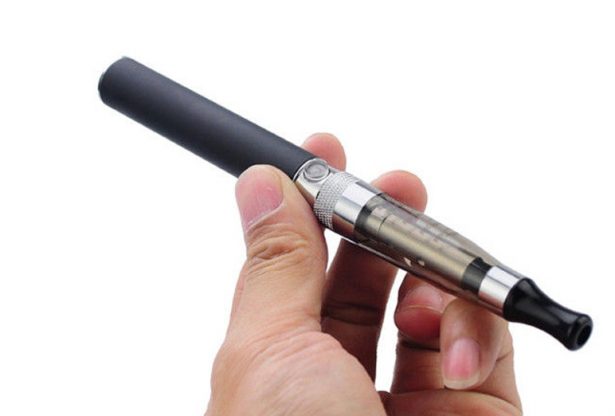 cigarette électronique, le danger de la cigarette électronique, les cigarettes,