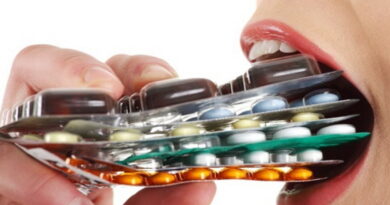 les antibiotiques, le danger des antibiotiques, les médicaments, trop de médicaments, l'industrie pharmacéutique