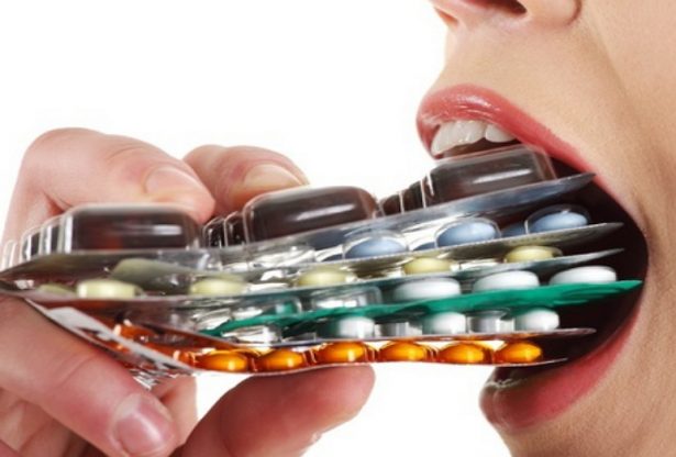 les antibiotiques, le danger des antibiotiques, les médicaments, trop de médicaments, l'industrie pharmacéutique