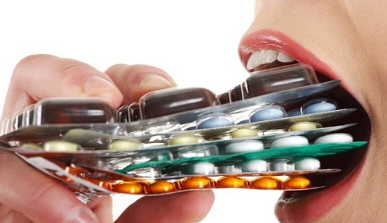 les antibiotiques, le danger des antibiotiques, les médicaments, trop de médicaments, l'industrie pharmacéutique