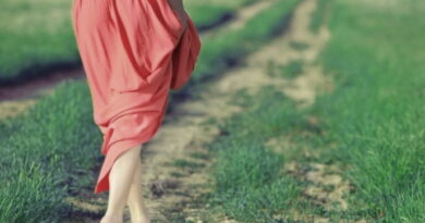 marcher pieds nus, marcher sans souliers, la santé des pieds
