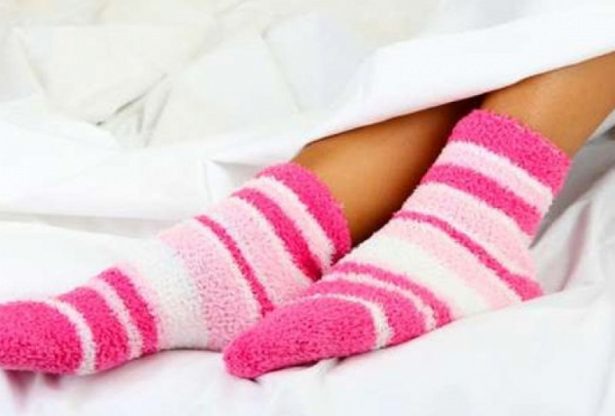 dormir en chaussettes, dormir dans des bas, dormir au chaud