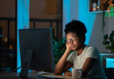 Pourquoi S&rsquo;endort-on En Écoutant ou En Regardant Quelque Chose ?